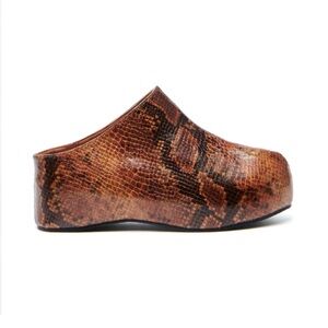 New AZALEA WANG CLOG IN BROWN Snake Print Platform Shoes Size 10 fits like 9.5